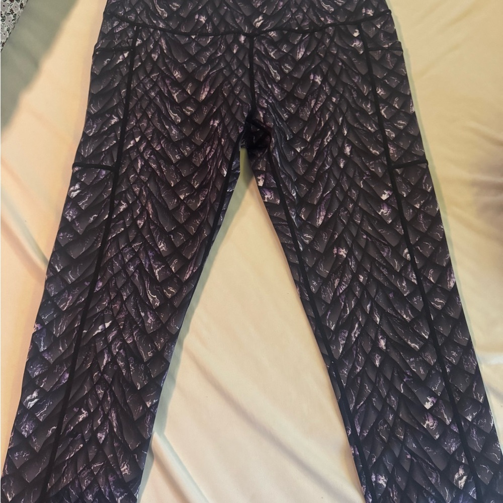 CVG Purple Dragon Scale Leggings Capri Large